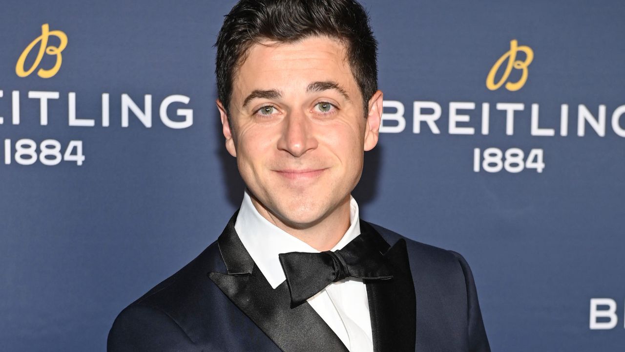 David Henrie comenta sobre revival de ‘Os Feiticeiros de Waverly Place’: “Nós crescemos”