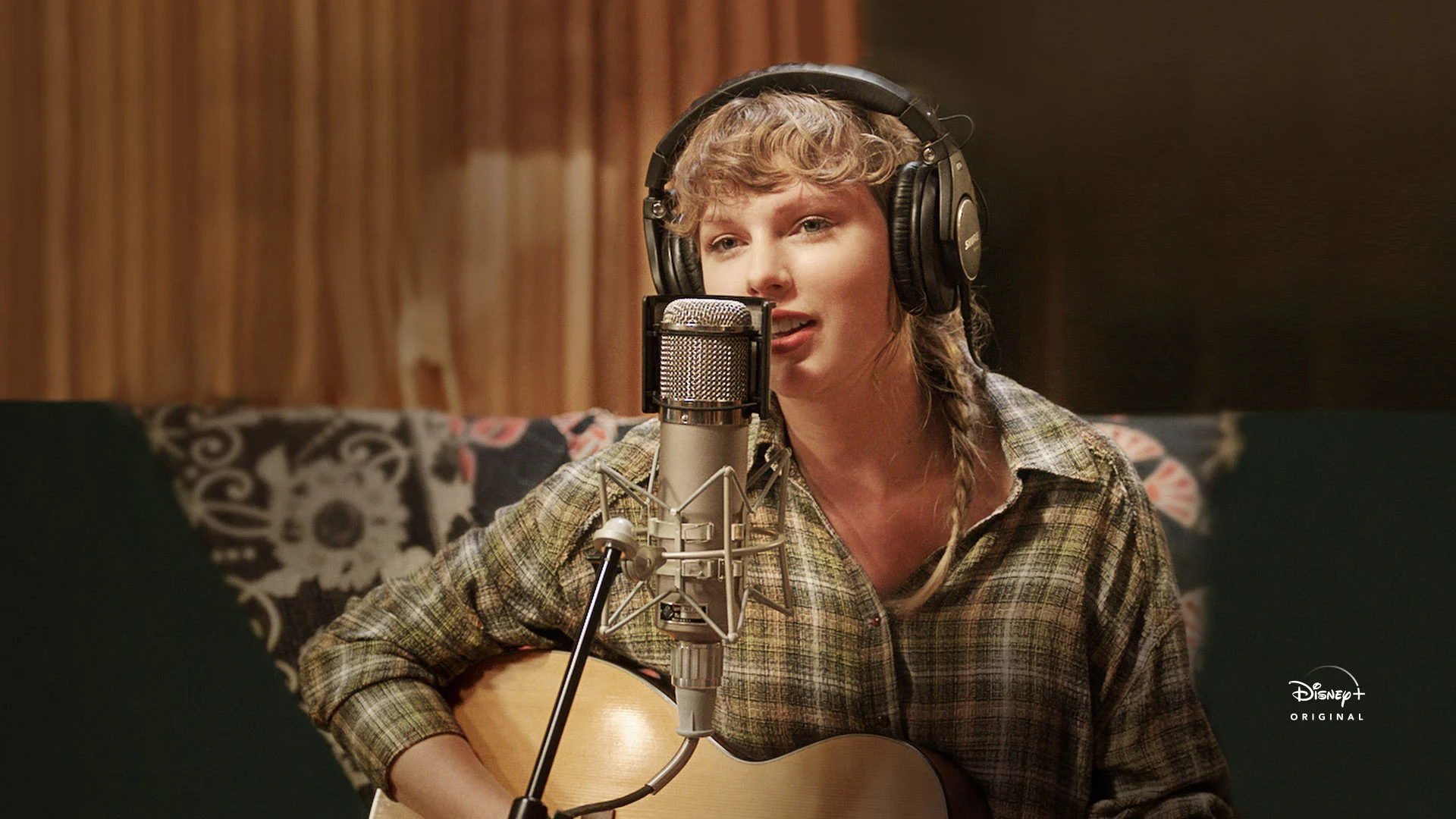 Imagem promocional do documentário "Folklore: Sessões no Long Pond Studio" (2020)