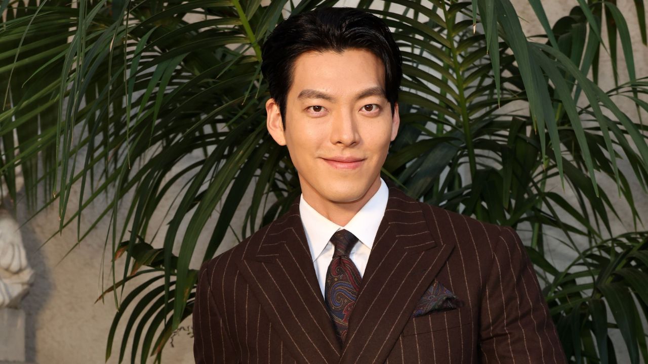 Ator Kim Woobin no desfile da Ralph Lauren SS23 em 2022