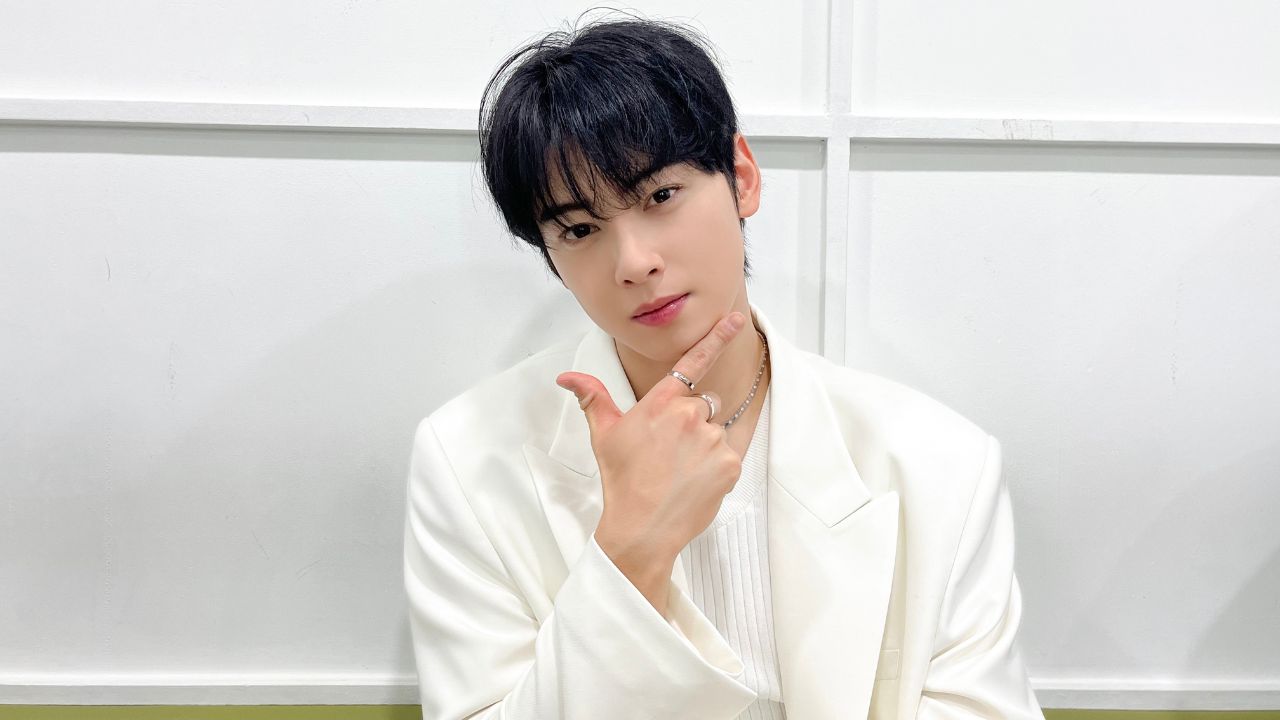 Cha Eunwoo, do ASTRO, nos bastidores do programa 'The Seasons: Red Carpet with Lee Hyori'