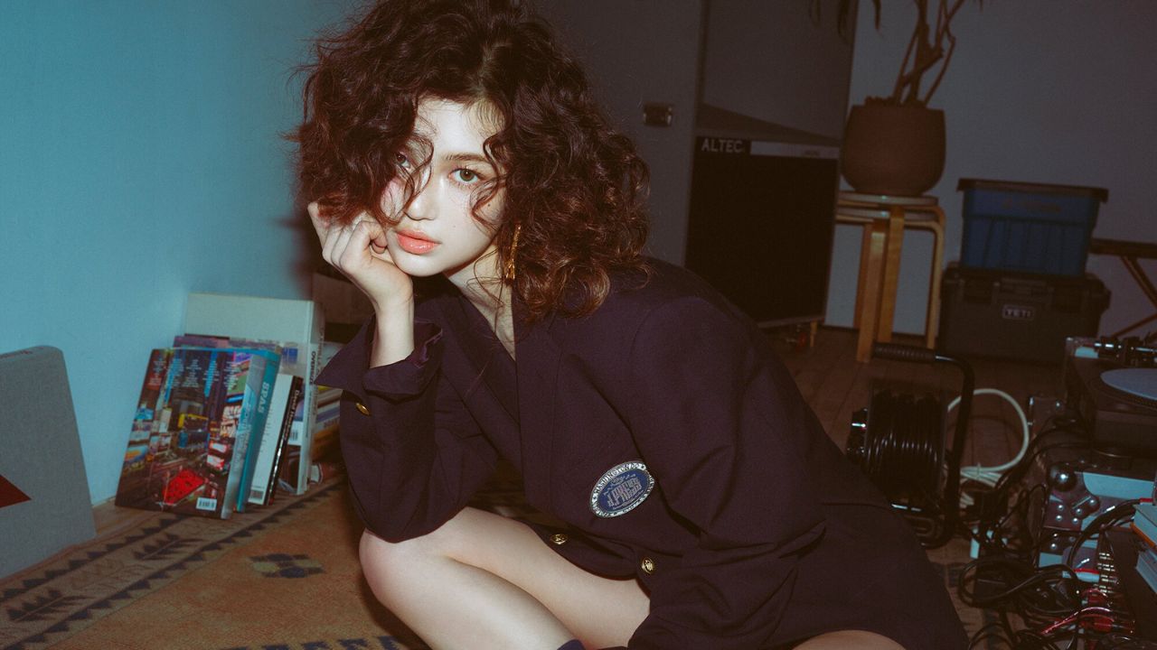 Concept photo de Danielle, do NewJeans, para o single "How Sweet"