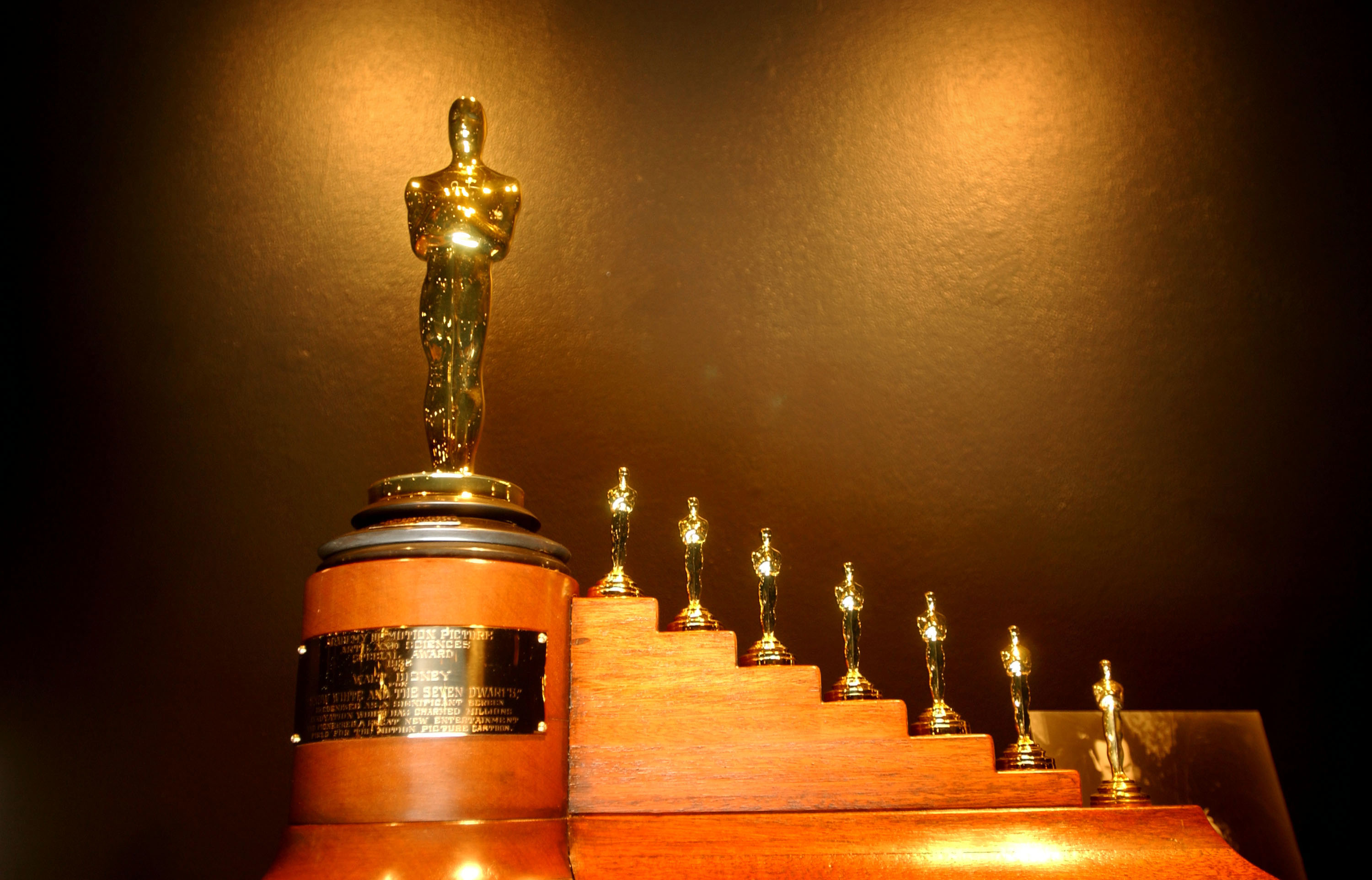 Oscar Honorário de Walt Disney e suas sete miniaturas