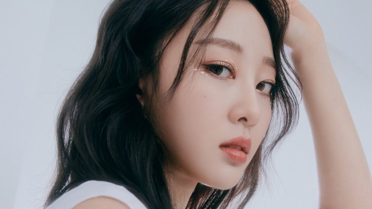 Yves, do LOONA, realiza debut solo com ‘LOOP’; Assista ao clipe!