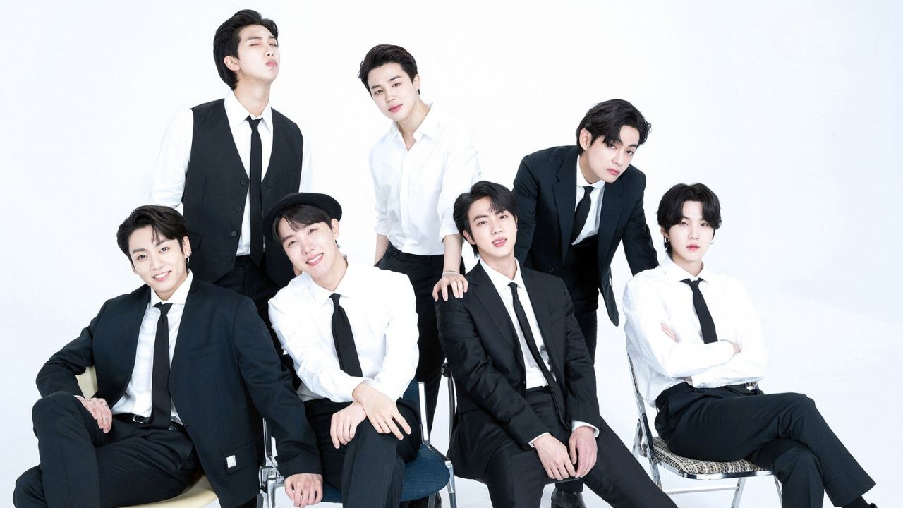Integrantes do BTS para a BTS FESTA 2022