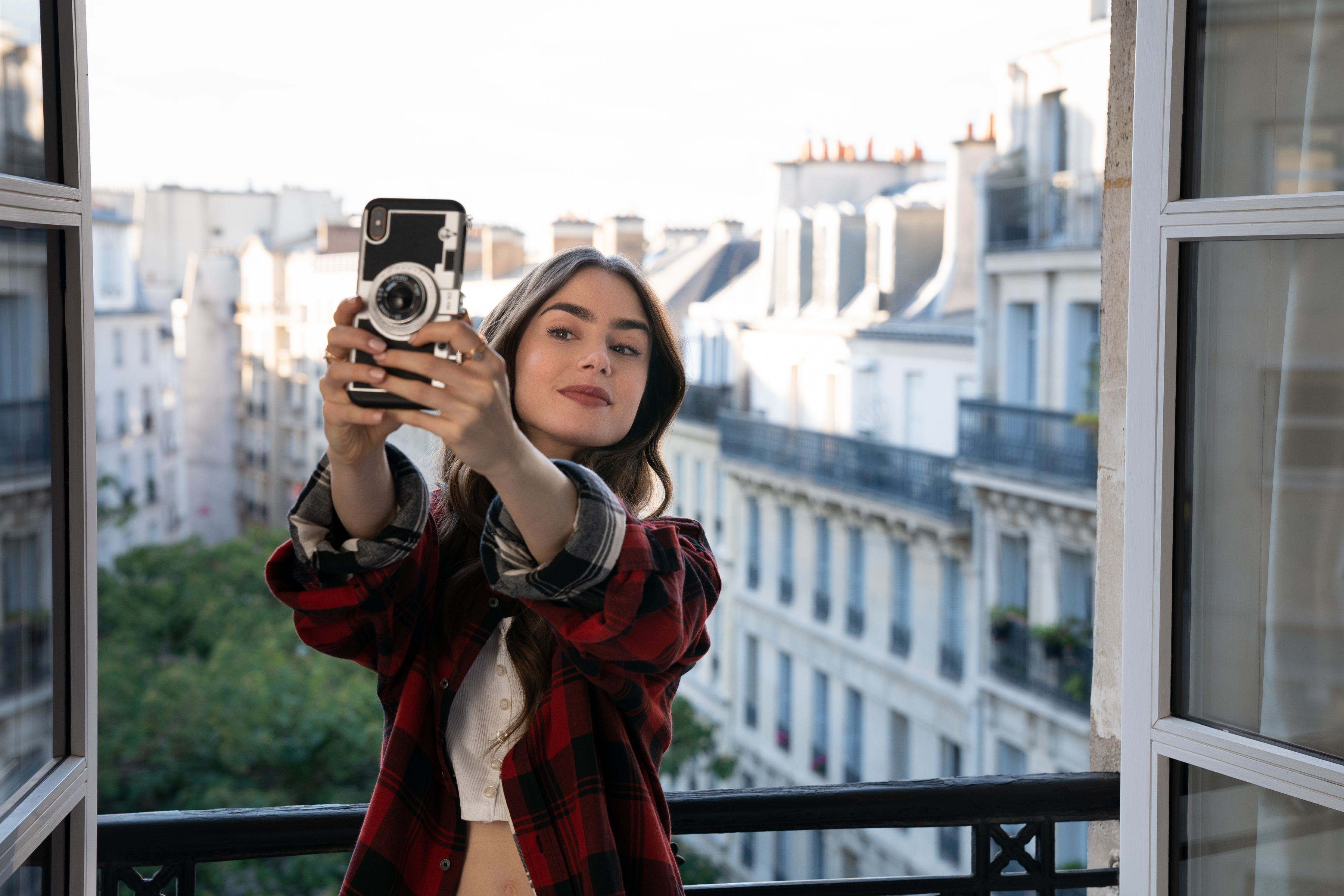 Cena da primeira temporada de 'Emily em Paris'