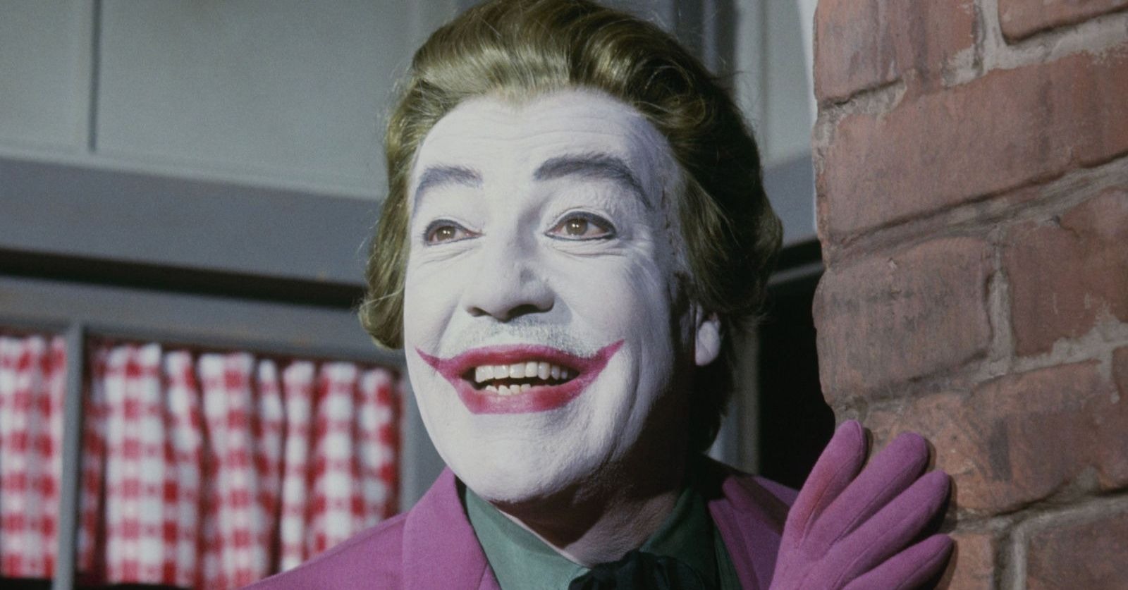 César Romero como Coringa