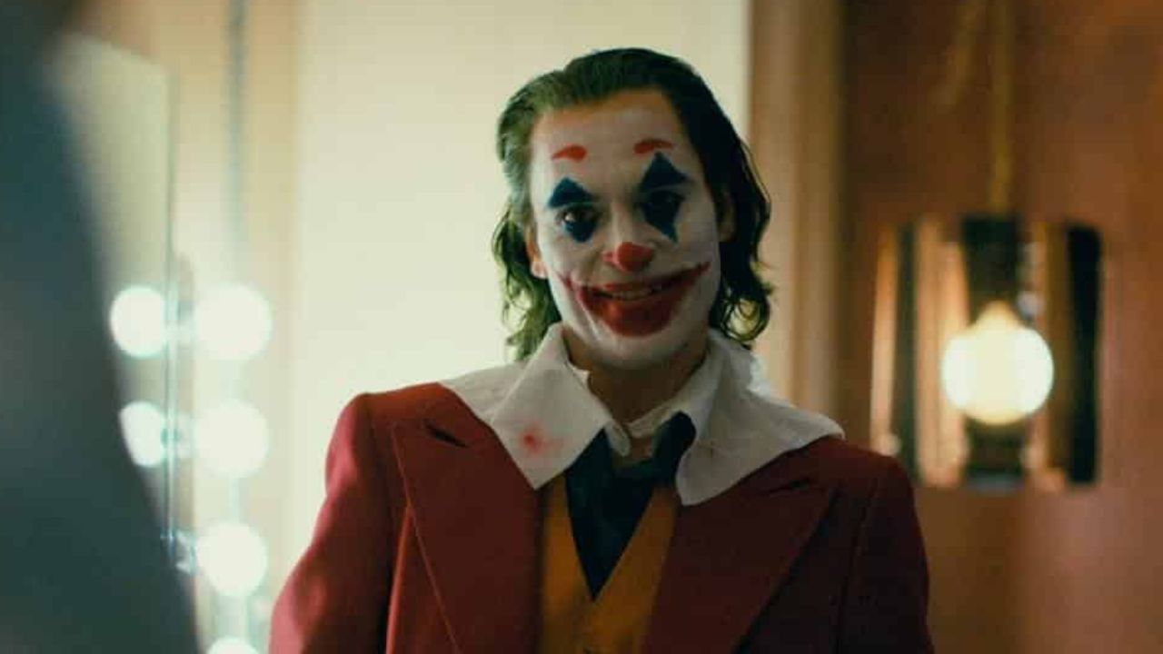 Coringa 2: Diretor divulga primeira foto de Joaquin Phoenix como Joker