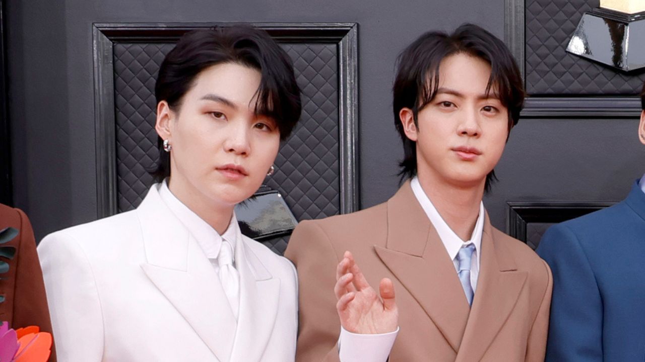 Suga e Jin, do BTS, no Grammy 2022
