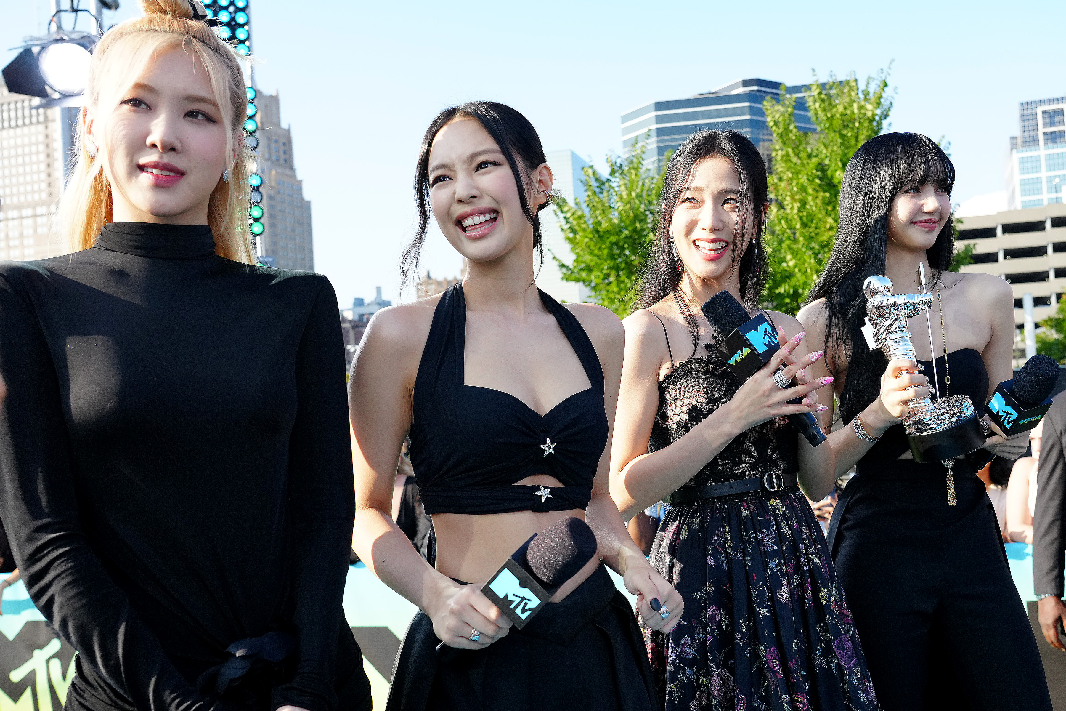 BLACKPINK com o prêmio de 'Melhor Performance no Metaverso', em 2022