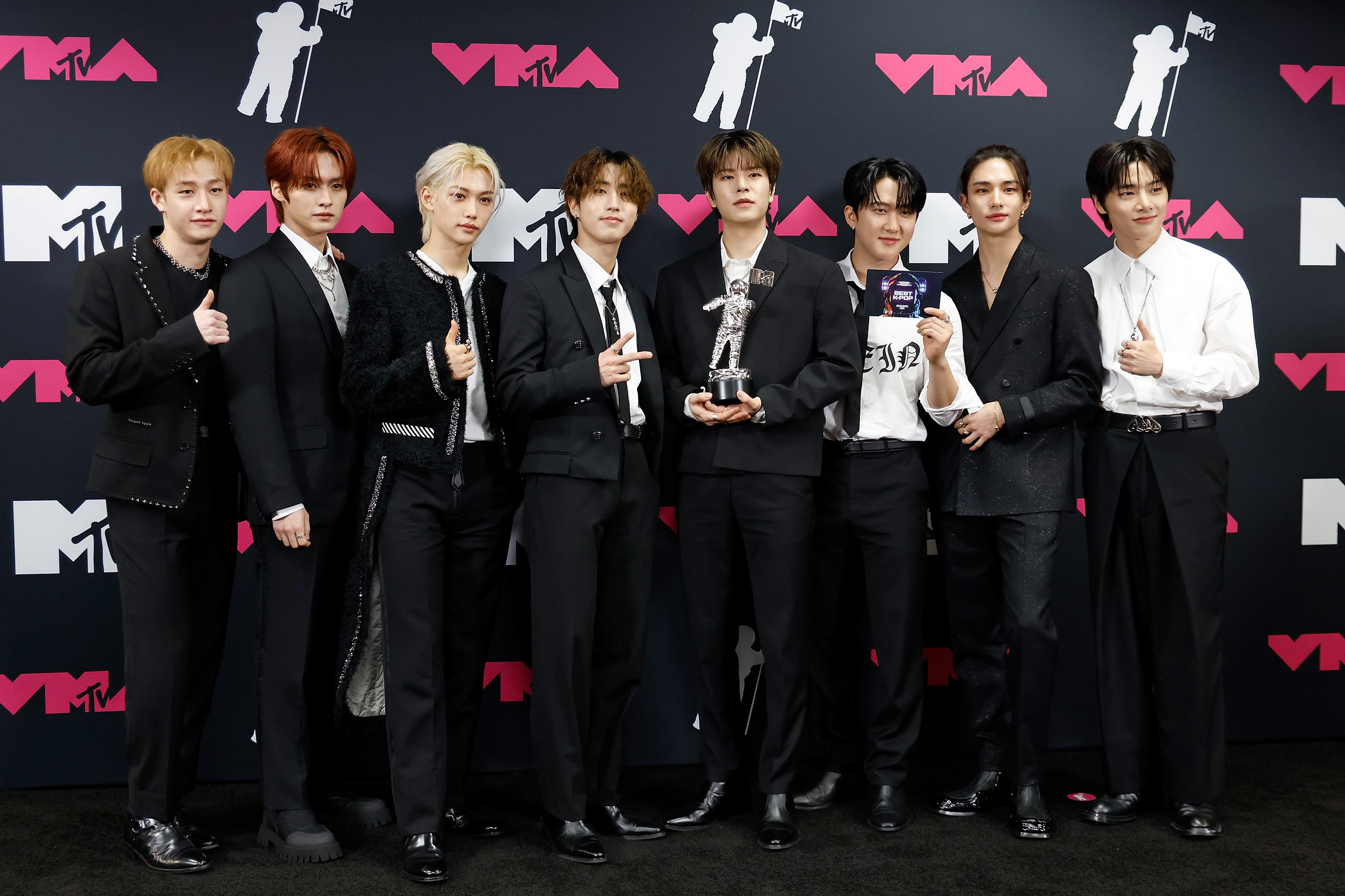 Stray Kids com o prêmio de 'Melhor K-Pop' no VMAs 2023