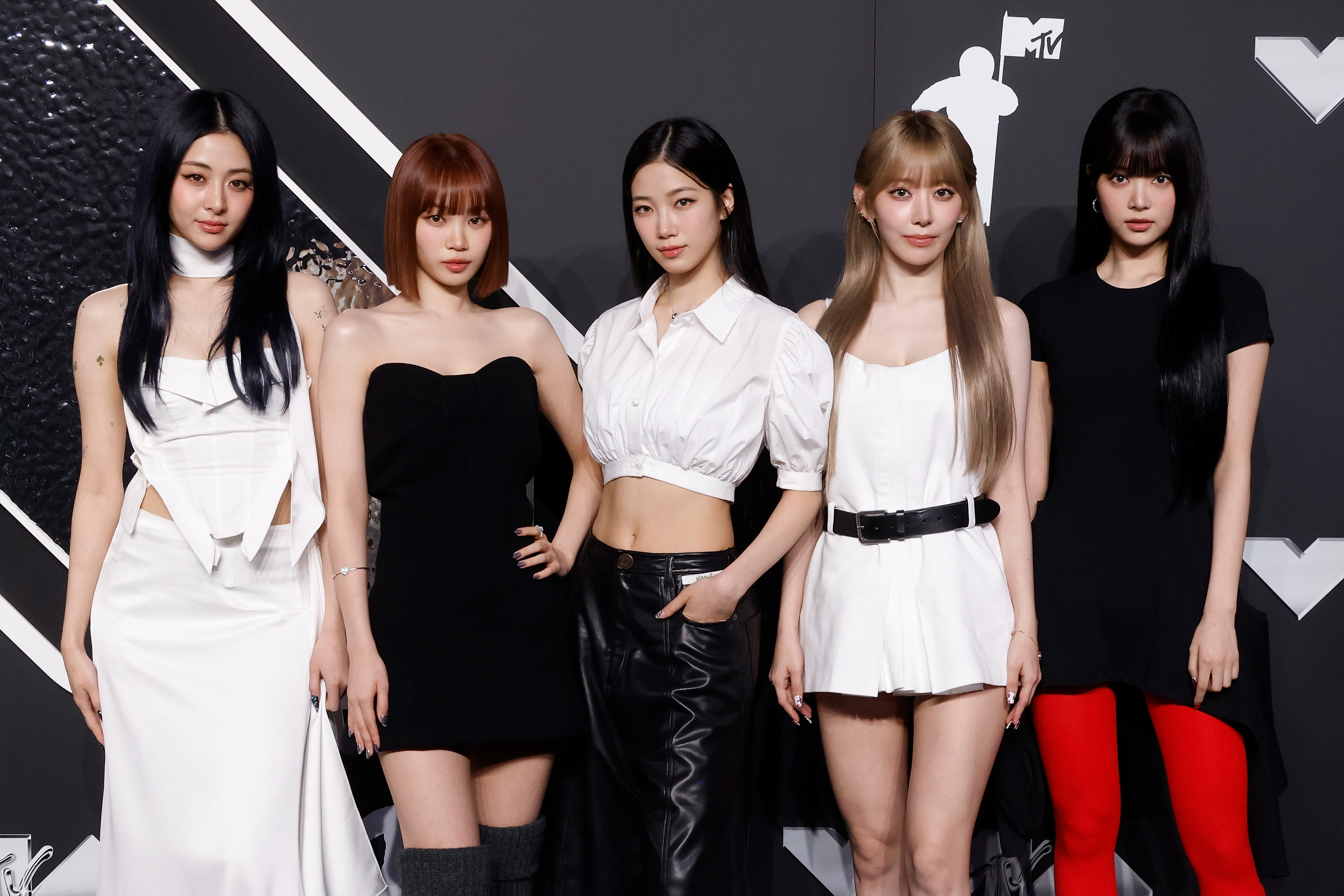 LE SSERAFIM no tapete vermelho do VMAs 2024