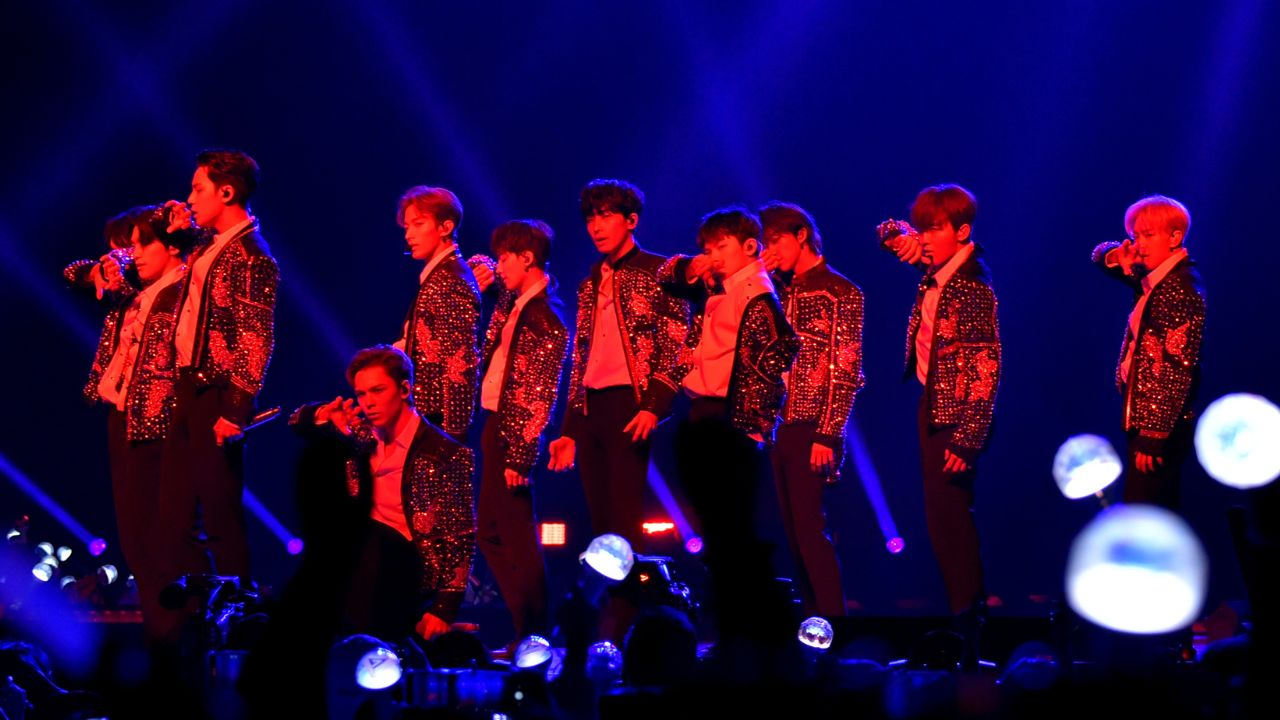 A fã do SEVENTEEN que teve sua vida salva graças ao lightstick do grupo