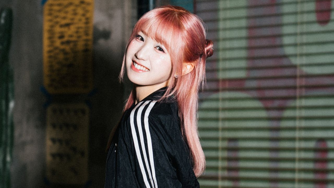 Concept photo de Hitomi, do SAY MY NAME, para o álbum 'SAY MY NAME'