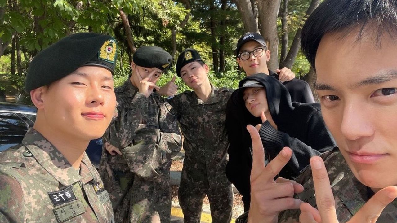 Integrantes do MONSTA X recepcionam Minhyuk em dispensa militar