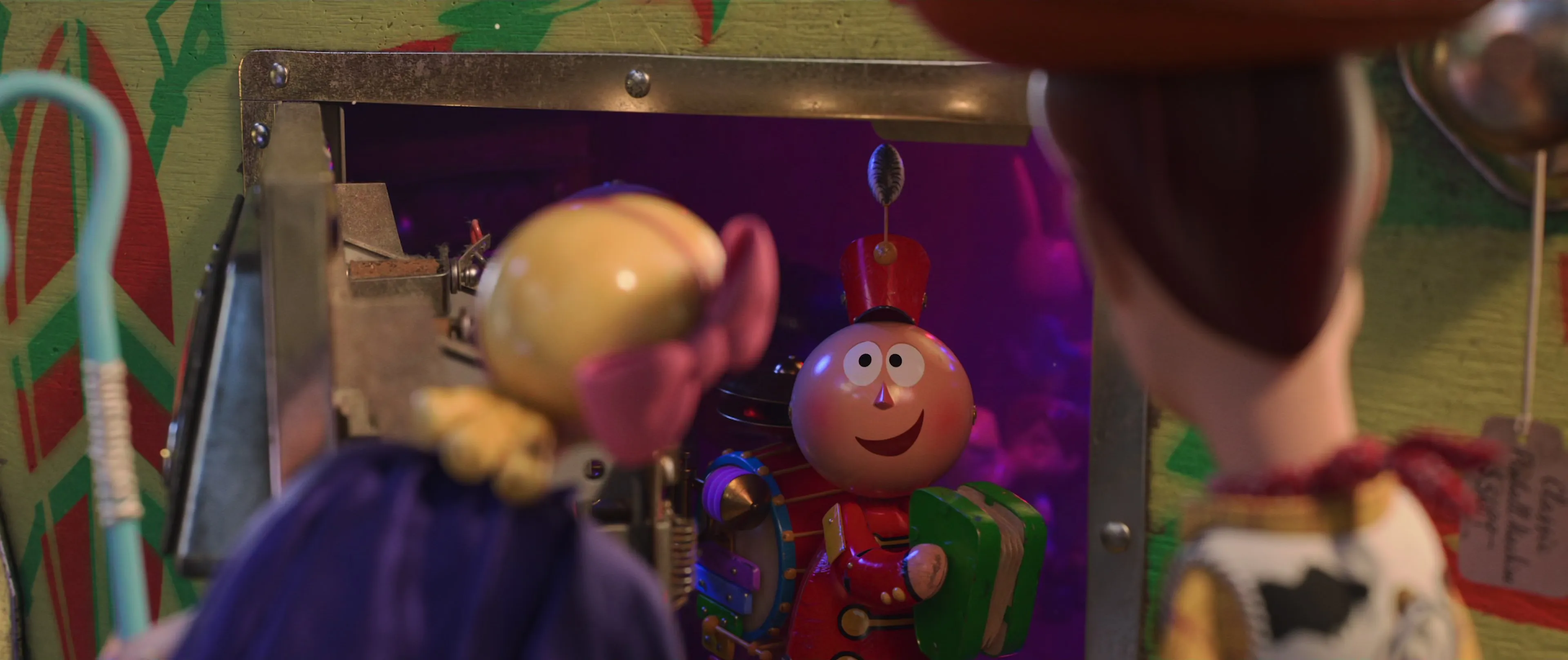 Tinny, de 'Tin Toy' (1986), em 'Toy Story 4' (2019)