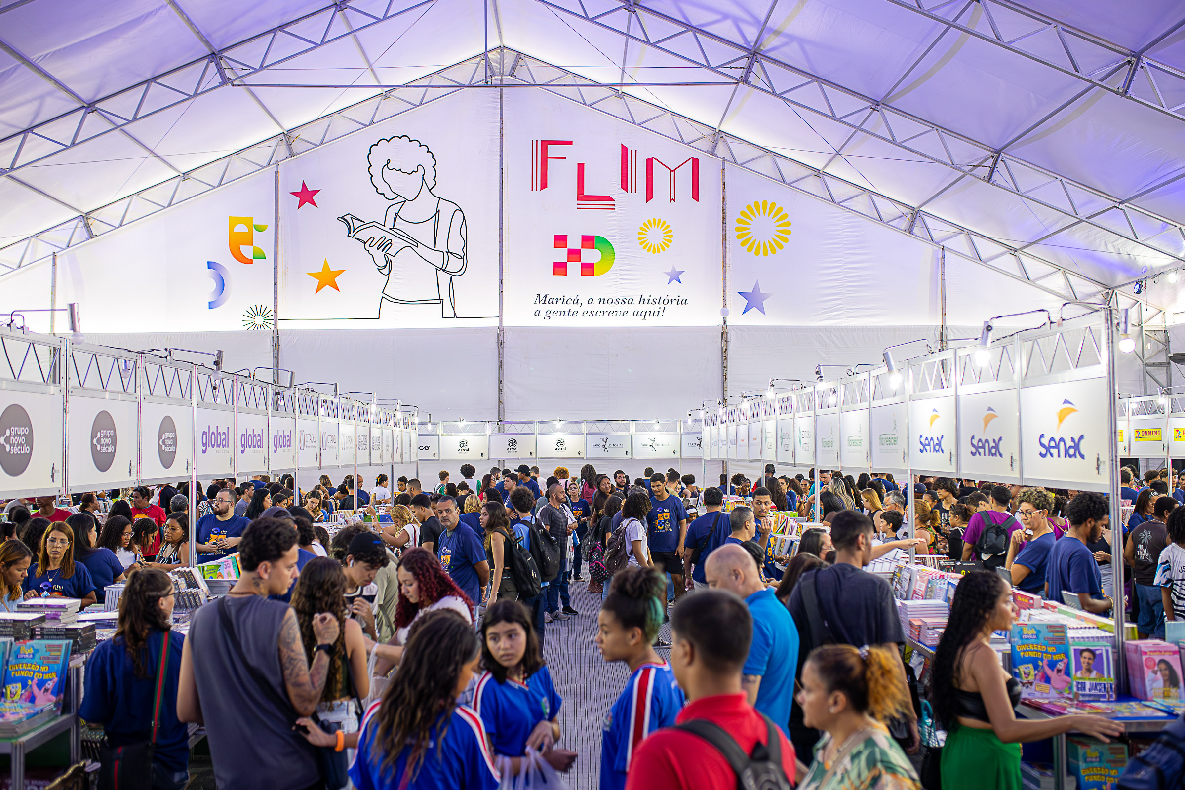 Estandes de livros 9ª Festa Literária Internacional de Maricá
