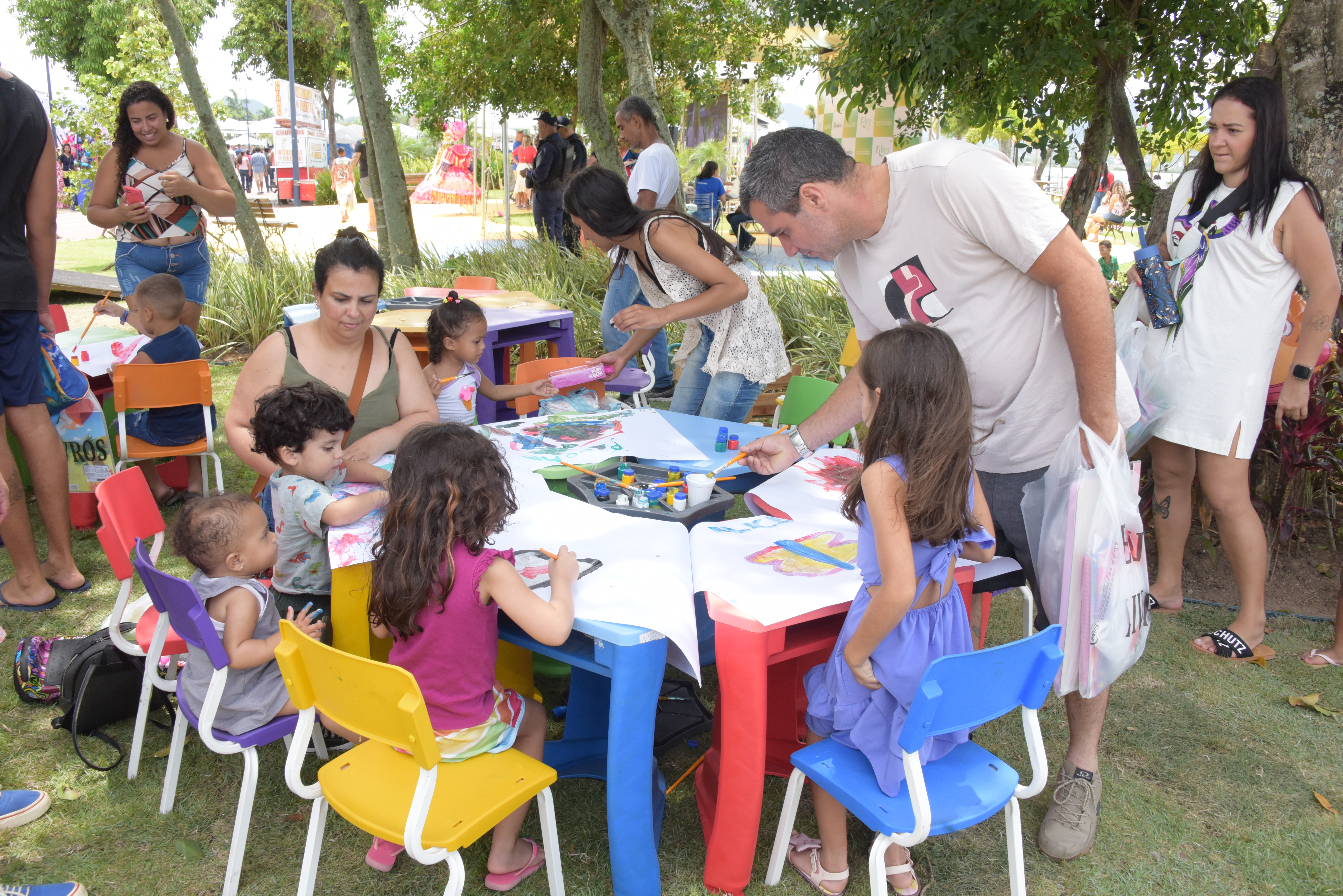 Famílias na 9ª Festa Literária Internacional de Maricá