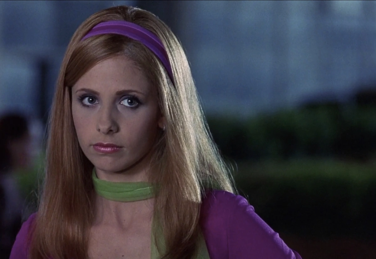 Daphne Blake em cena de "Scooby Doo" (2002)