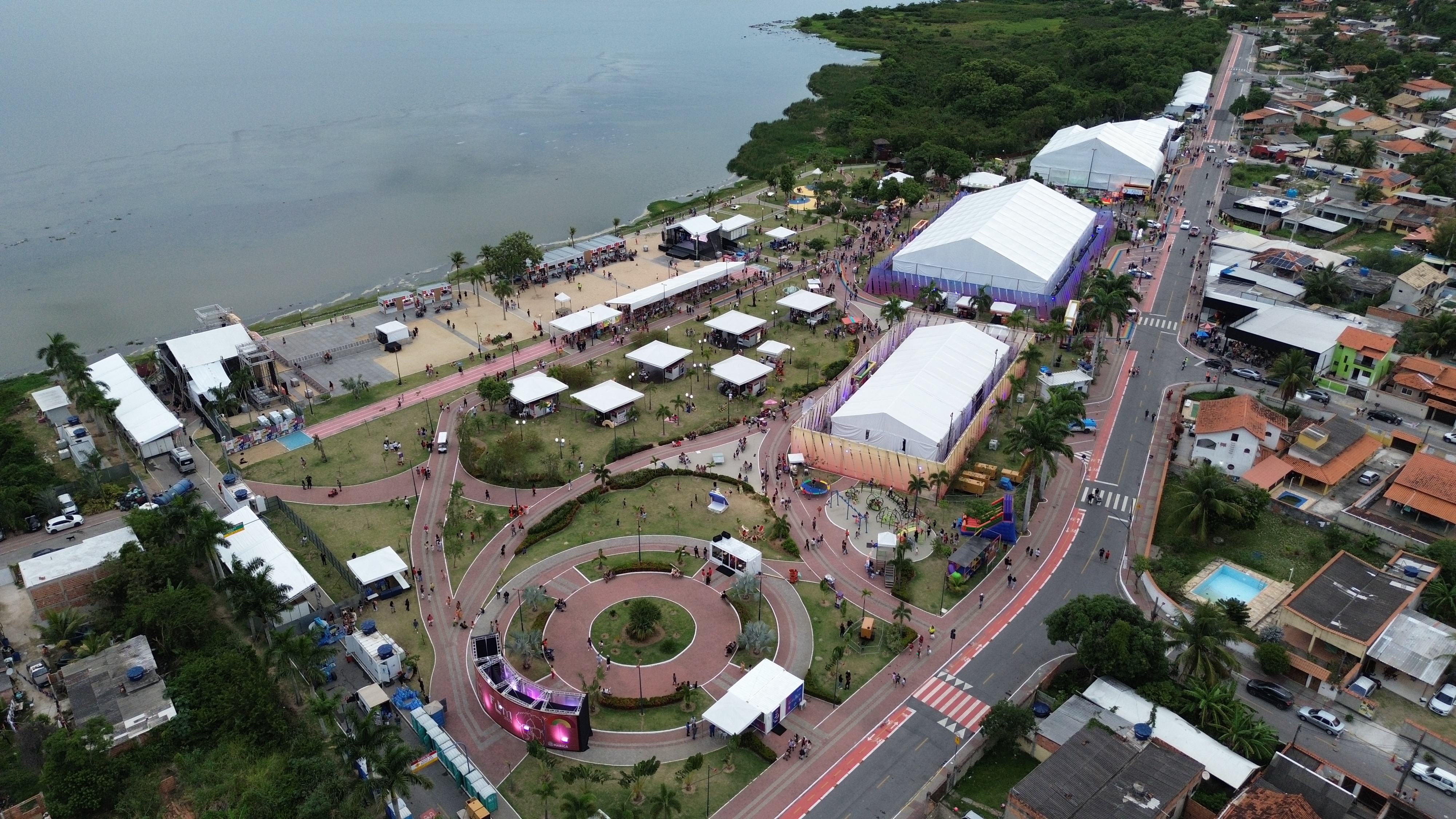Imagem aérea da 9ª Feira Literária Internacional de Maricá