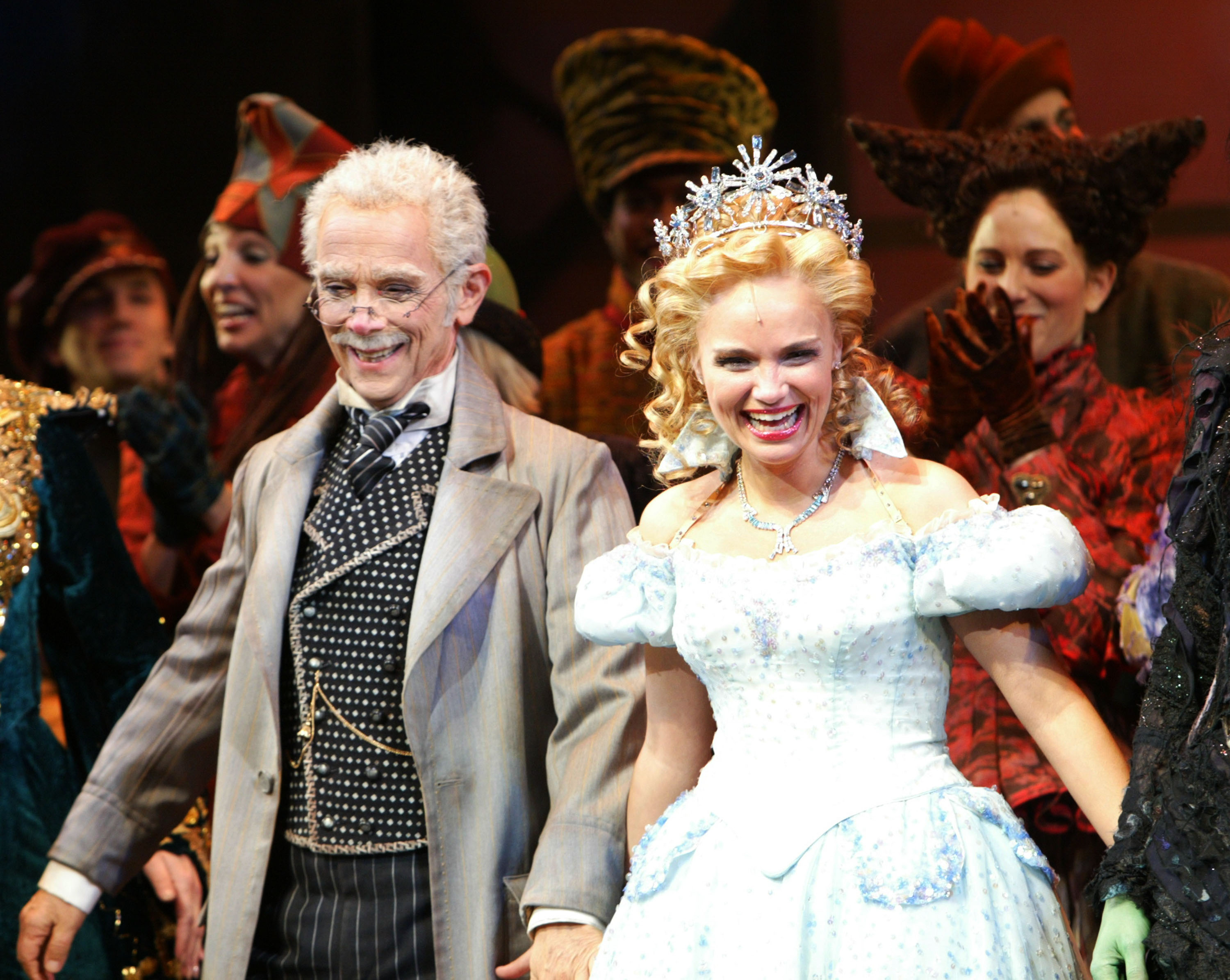  Joel Grey e Kristin Chenoweth no musical da Broadway "Wicked" em 2003