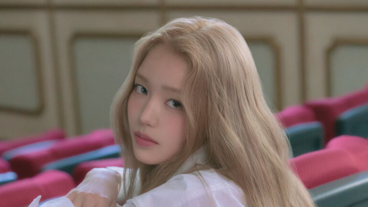 Jeong Saebi em concep photo para o álbum "N/A"