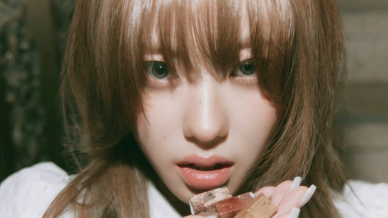 Koko em concept photo para o álbum "N/A"