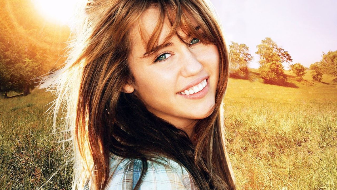 A clássica música de ‘Hannah Montana’ que foi escrita por Taylor Swift