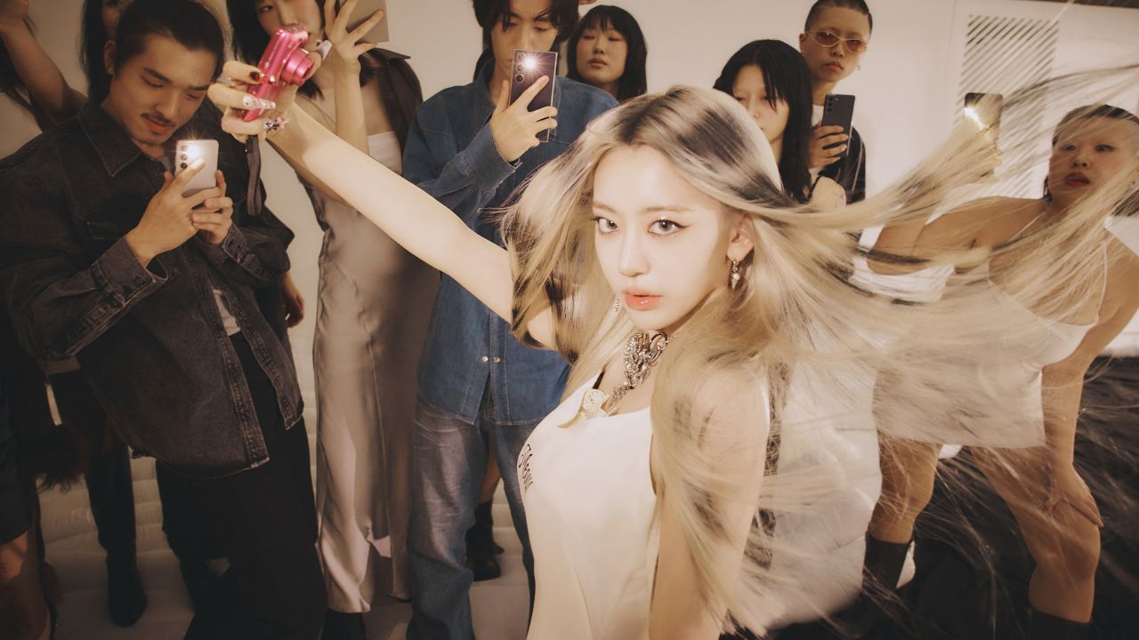 Concept photo de Sakura, do LE SSERAFIM, para o álbum 'CRAZY'