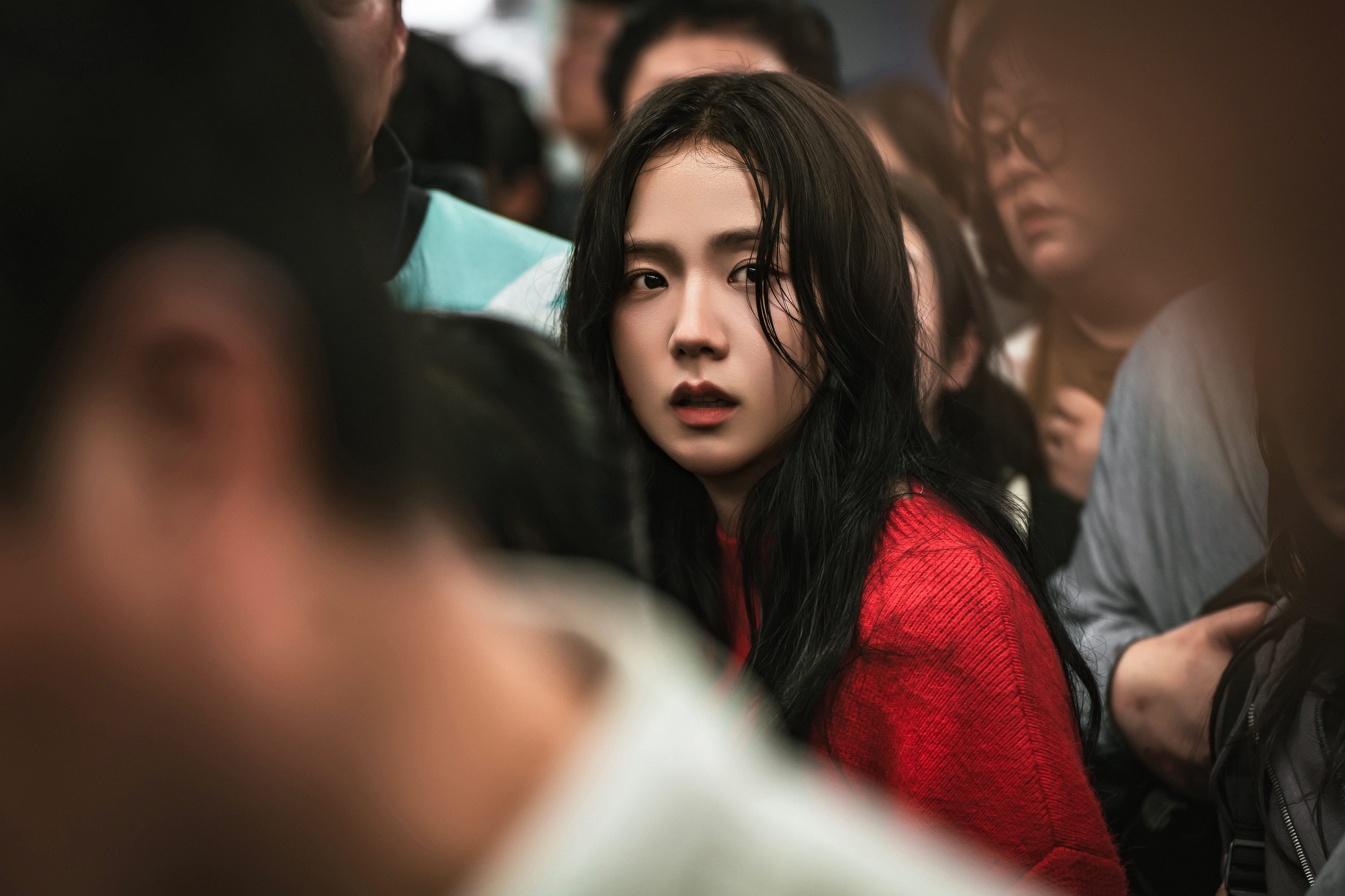 Jisoo, como Young Joo, no drama "Newtopia" - Coupang Play