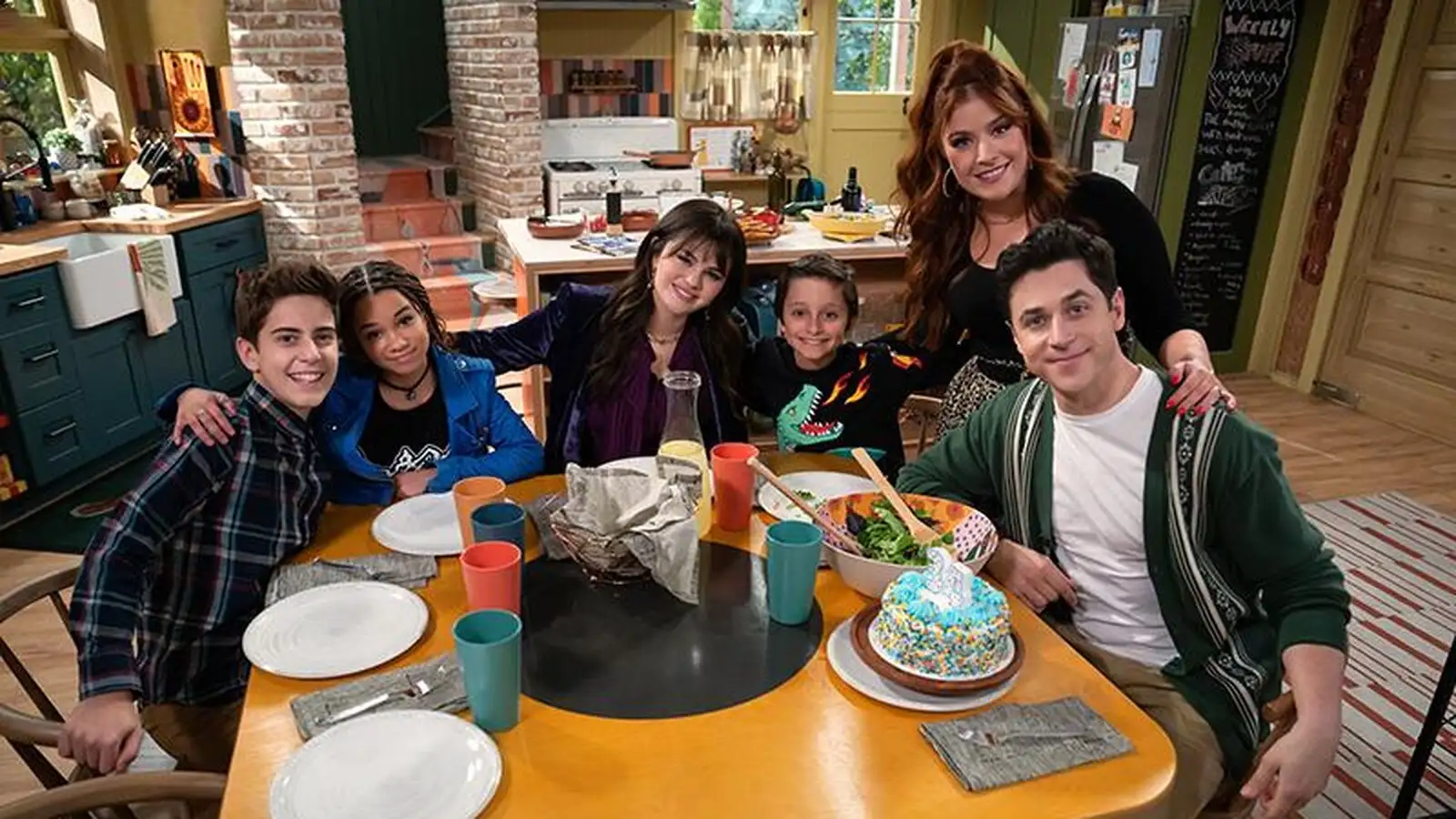 Justin e família em 'Os Feiticeiros Além de Waverly Place'