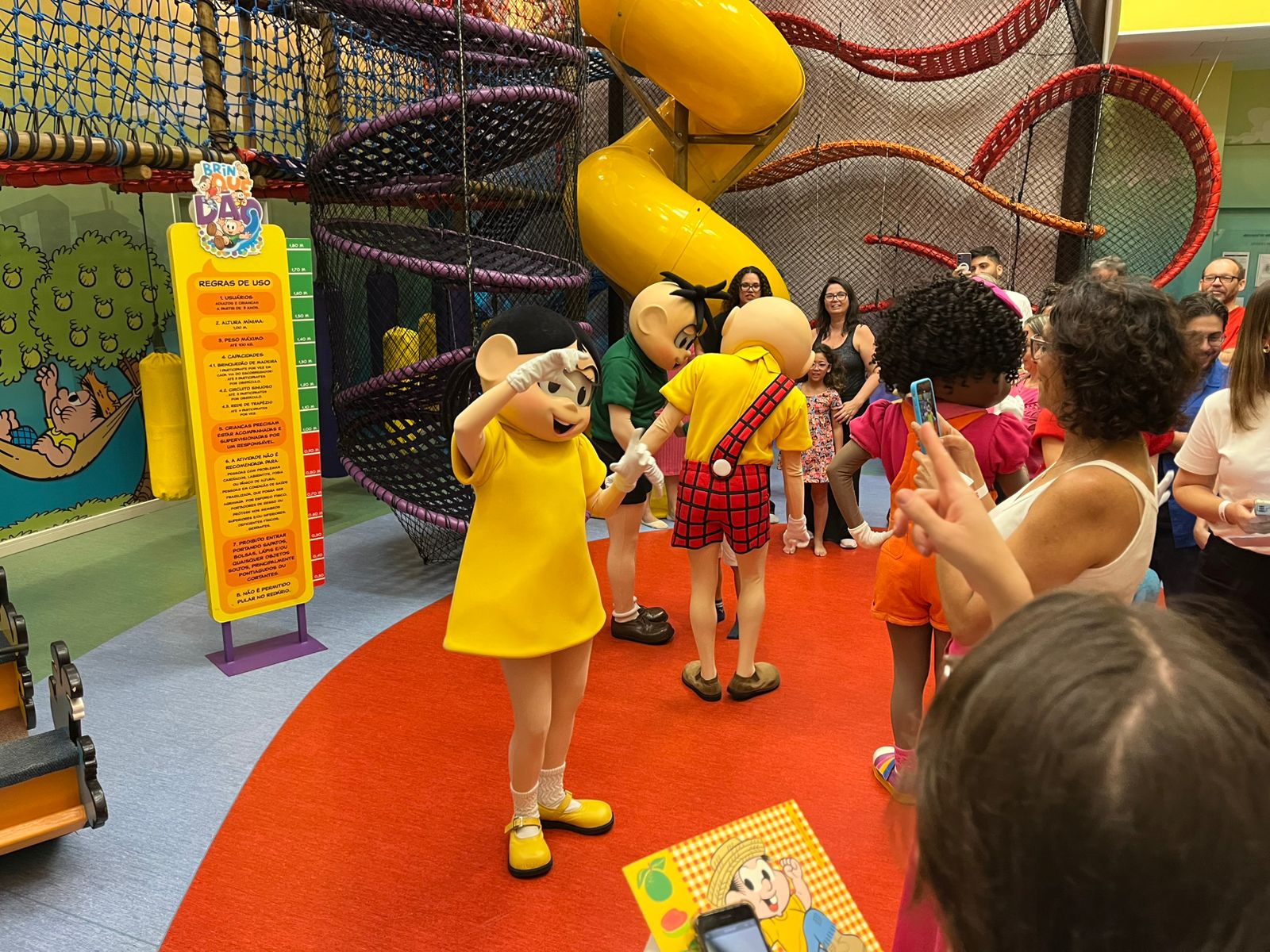 Personagens durante a visita da Mauricio de Sousa Produções