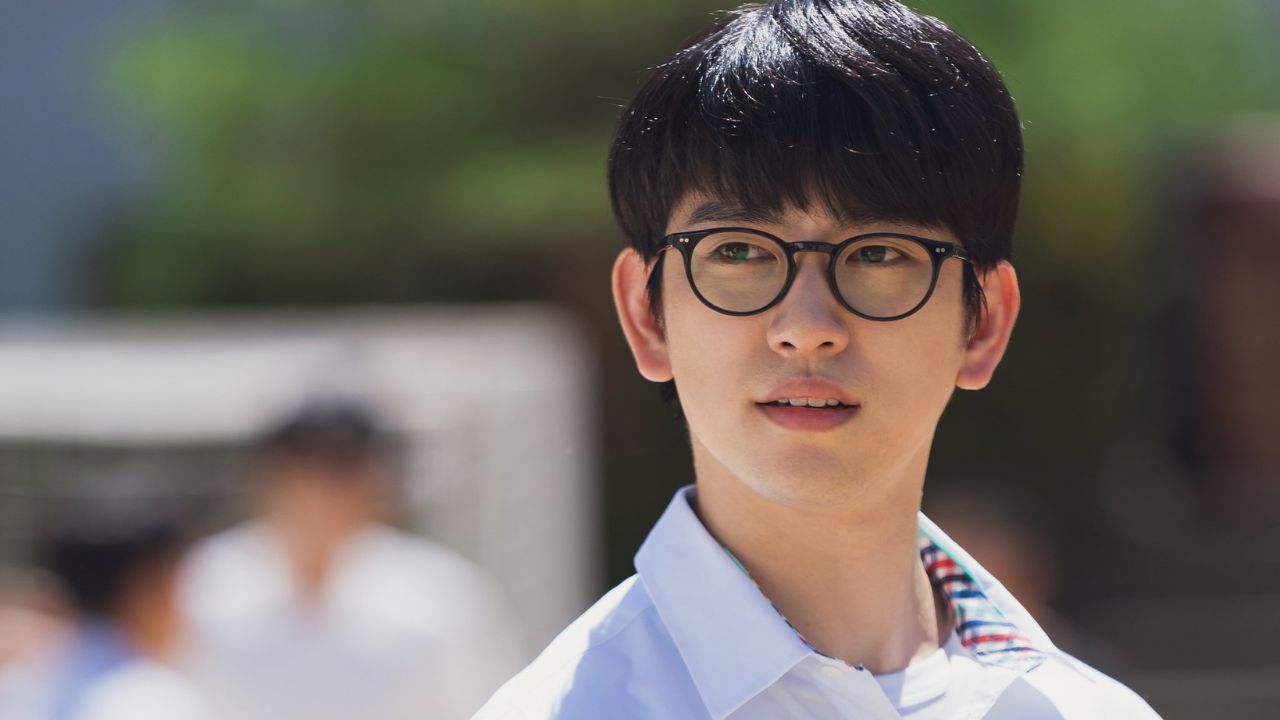 Jinyoung, membro do GOT7, no k-drama 'The Witch'