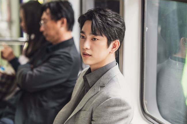 Jinyoung, membro do GOT7, no k-drama 'The Witch'
