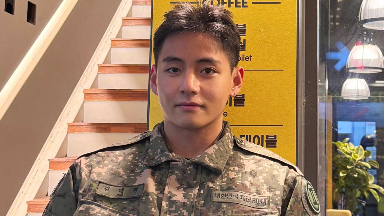 Antes da dispensa militar, V, do BTS, publica novas fotos de farda