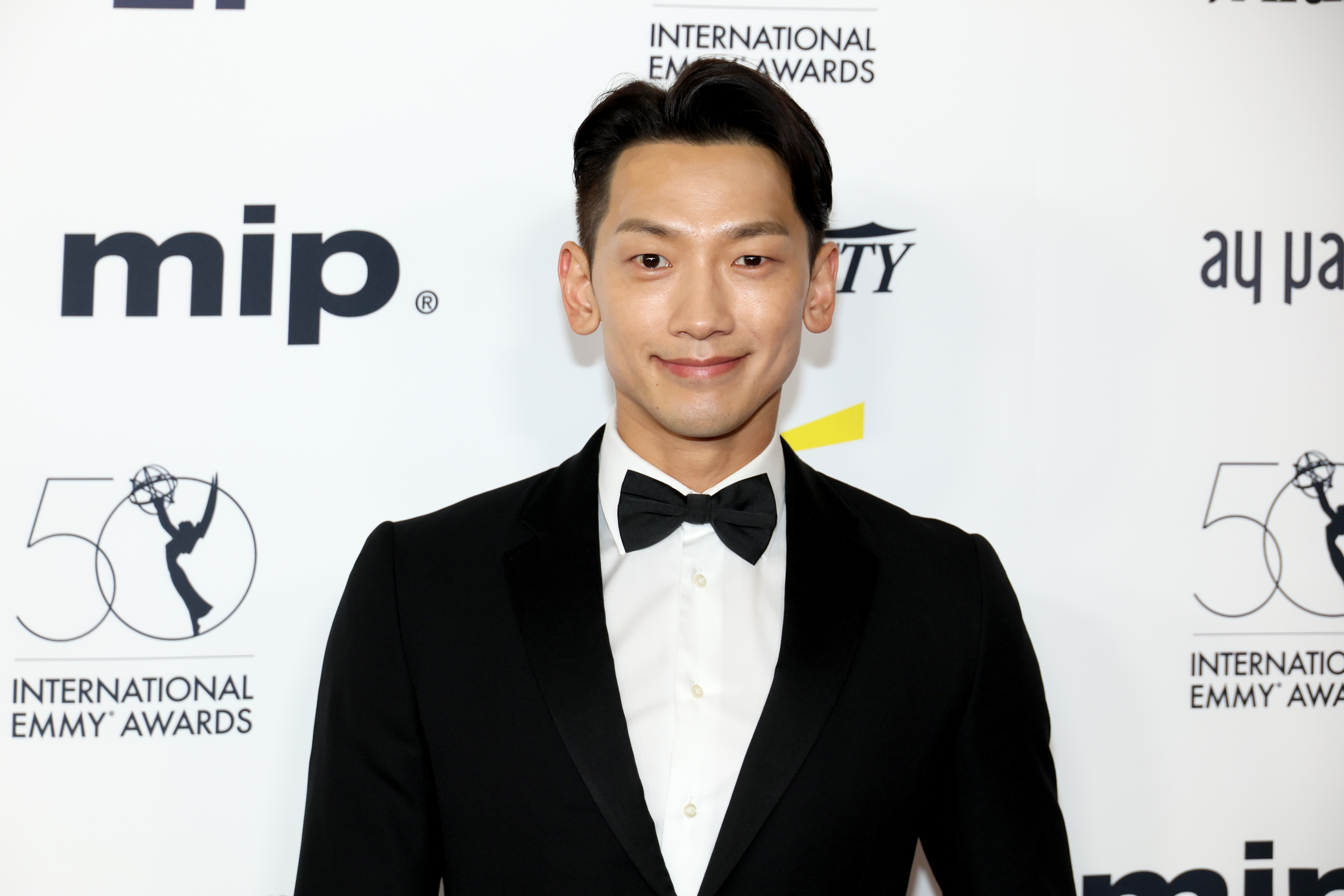 Solista Rain no 50th International Emmy Awards