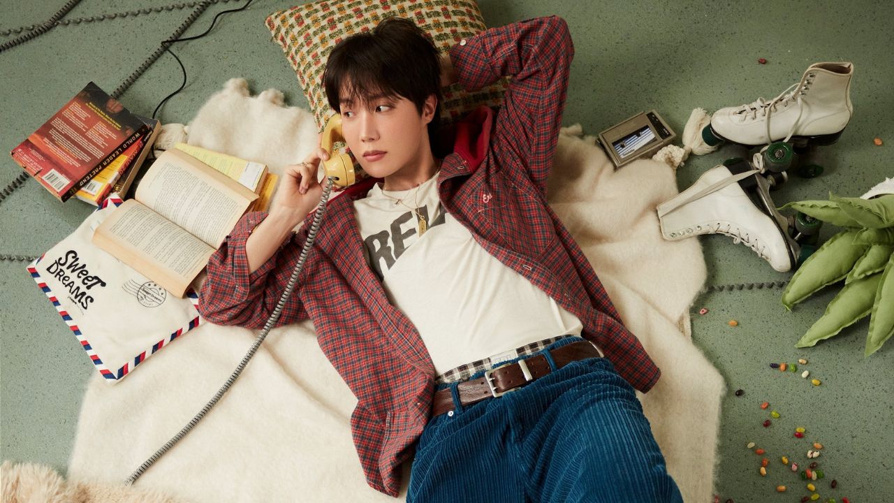 Concept photo de J-Hope, do BTS, para o single 'Sweet Dreams'