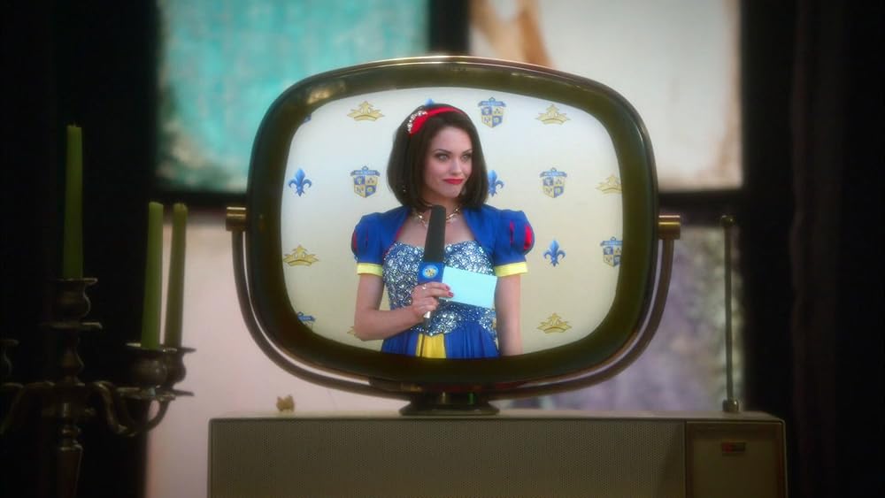 Stephanie Bennett como Branca de Neve em 'Descendentes' (2015)