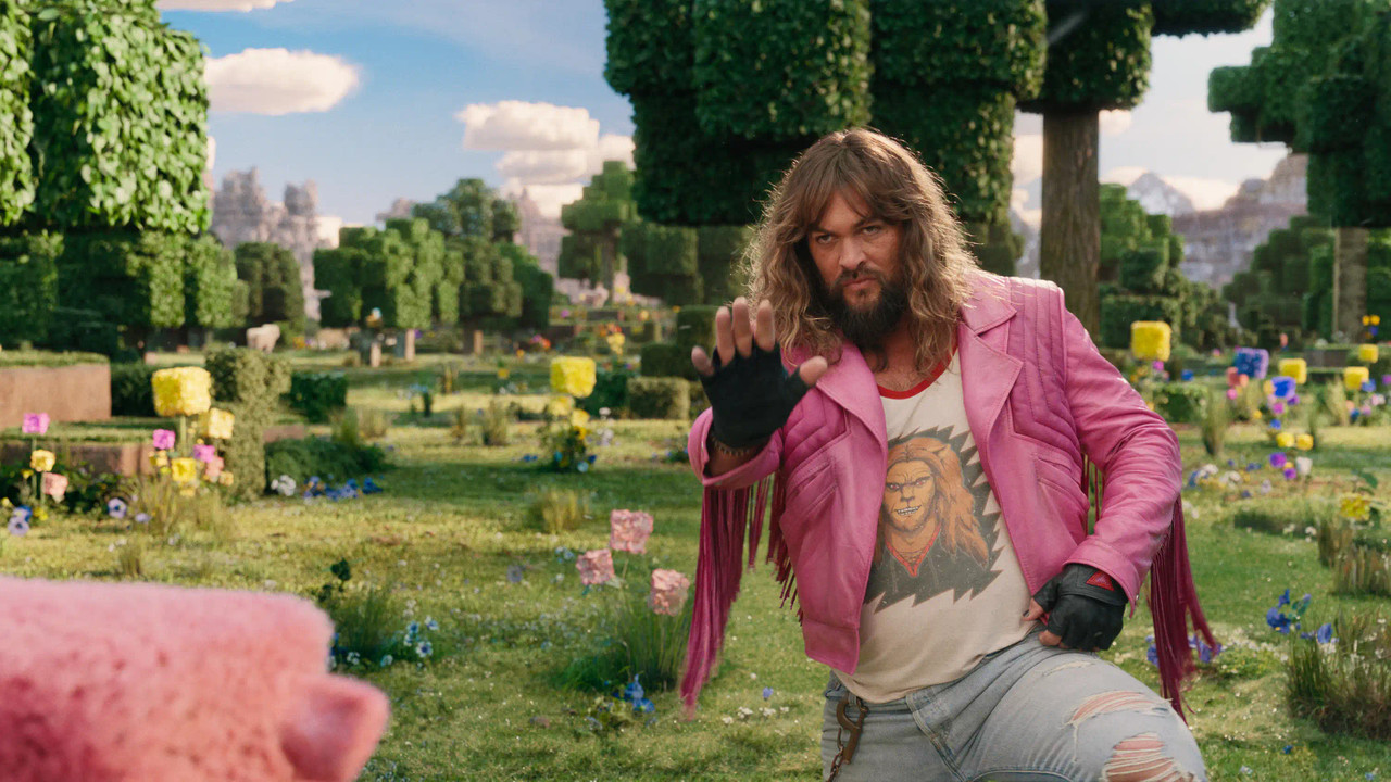 Jason Momoa como Garrett