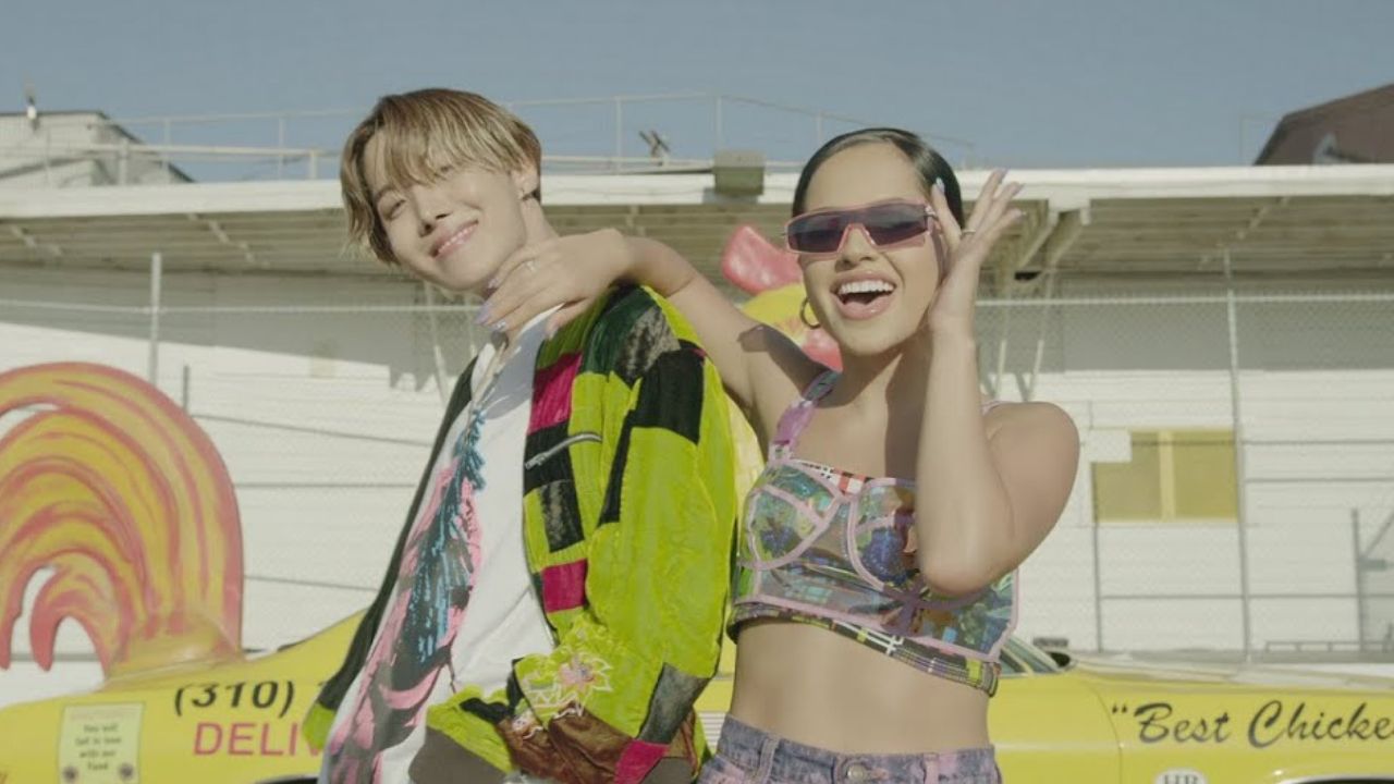 J-Hope e Becky G no clipe de 'Chicken Noodle Soup'