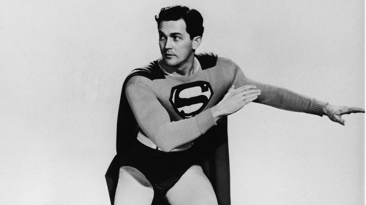 Kirk Alyn como Superman para a série 'Super-Homem' (1948)