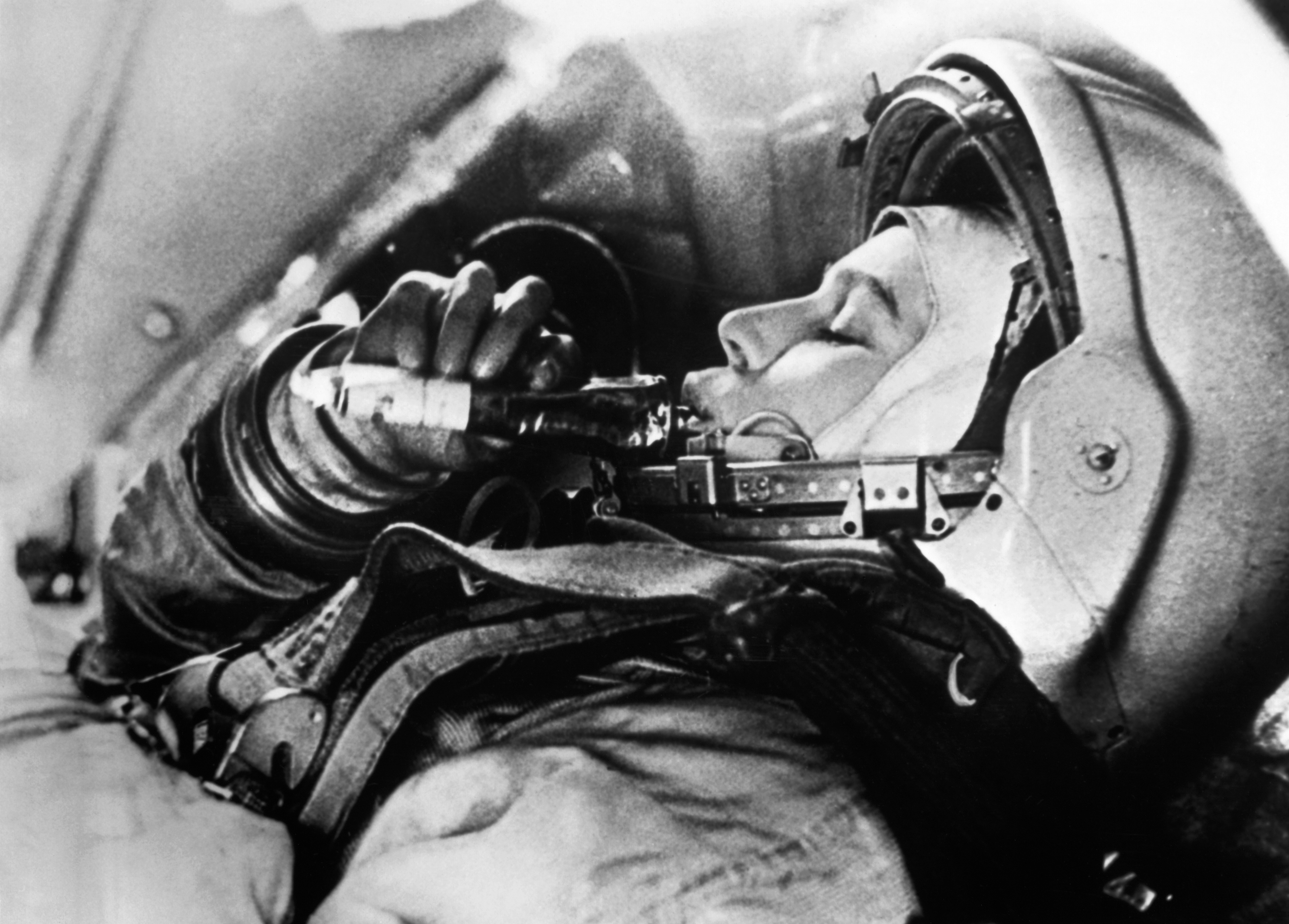 Valentina Vladimirovna Tereshkova em uma simulação de decolagem em 16 de junho de 1963