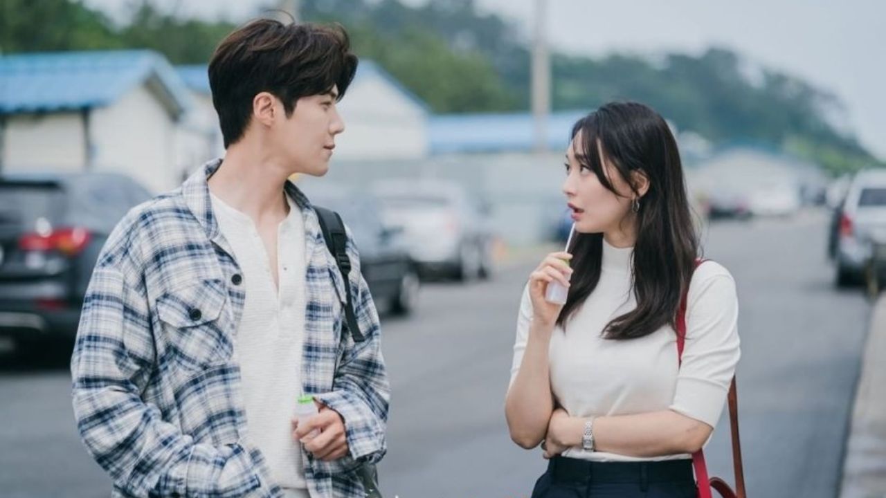 Cena de 'Hometown Cha Cha Cha' (2021)
