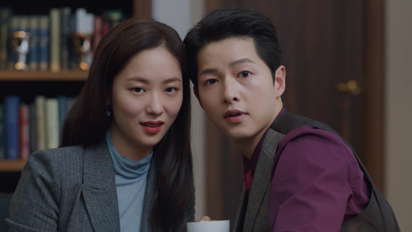 Hong Cha-young e Vincenzo Cassano em cena de "Vincenzo"