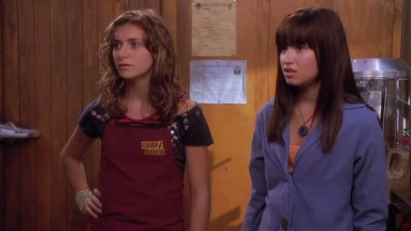 Estrela de Camp Rock revela como se sentiu ao trabalhar com Demi Lovato