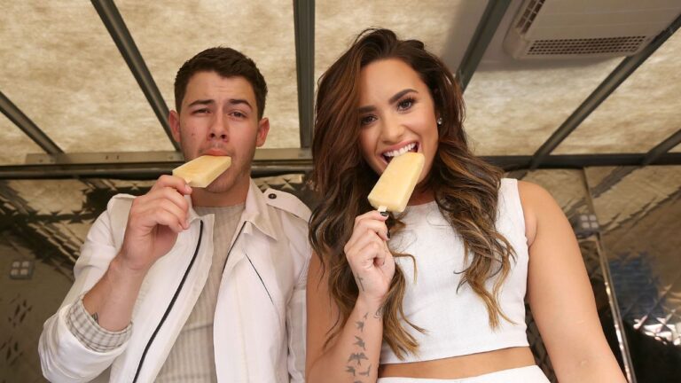 Nick Jonas comenta sobre participação de Demi Lovato em show: ‘Sonho’