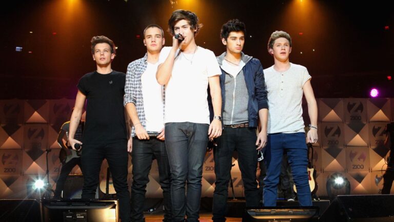 Louis Tomlinson reflete sobre aniversário de 15 anos do One Direction: ‘Desconfortável’