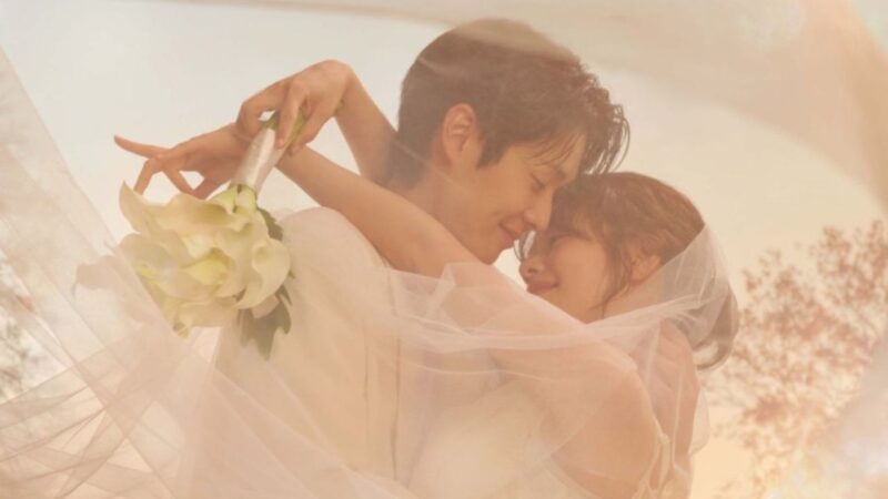 Would You Marry Me?: Choi Woo-shik e Jung So-min trocam olhares tensos em fotos de casamento do dorama
