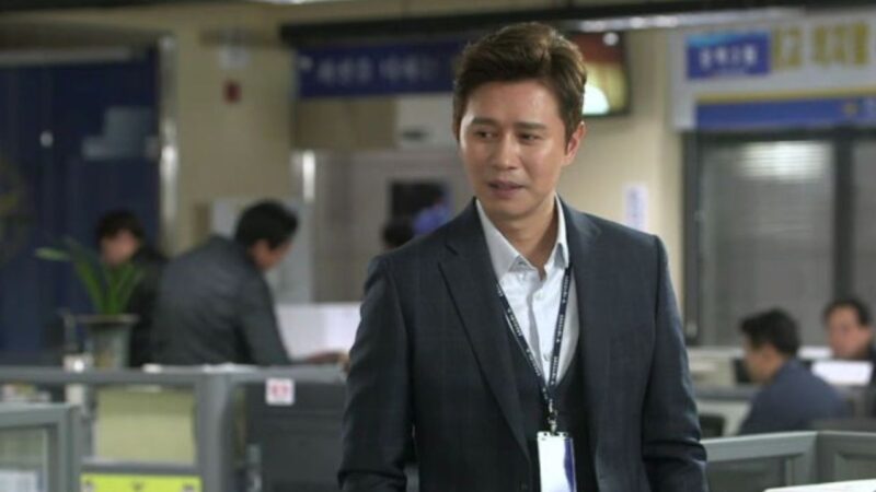 Kim Min Jong em cena de "Sra. Policial"