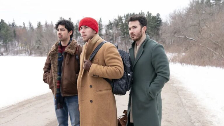 Relembre a jornada dos Jonas Brothers antes do novo filme de natal