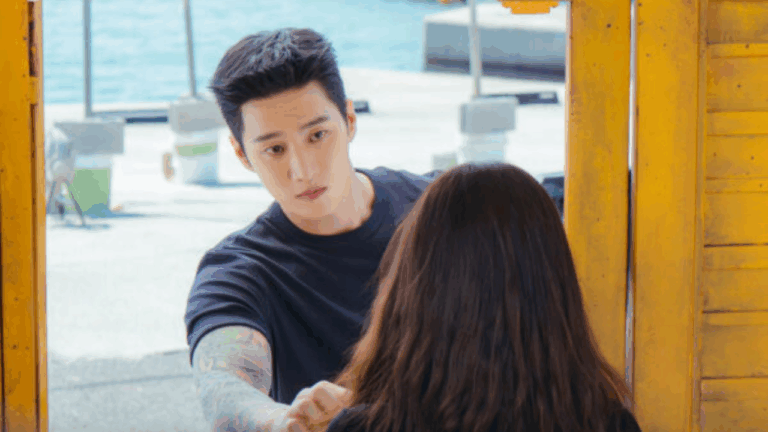 Ahn Bo Hyun faz doação de Natal e recebe honraria